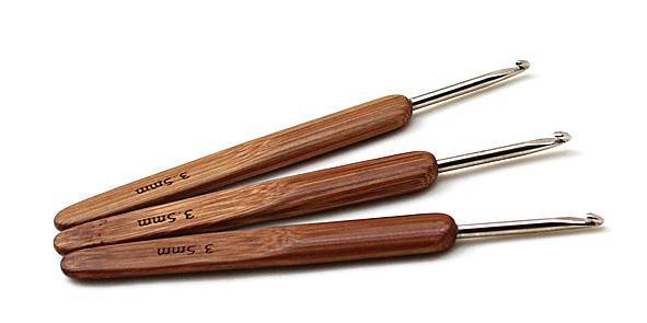 Набор крючков для вязания с изогнутой ручкой. Количество в упаковке: 8 шт.